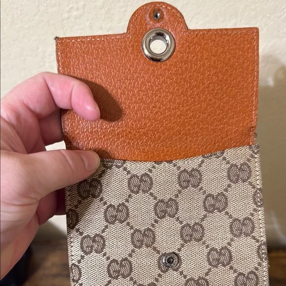 Gucci Beige Monogram Wallet - Picture 8 of 12